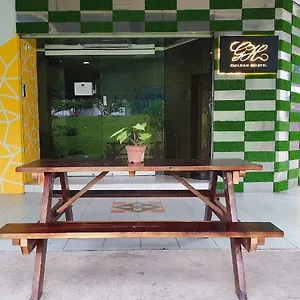 https://golden-hostel.singapore-best-hotels.net